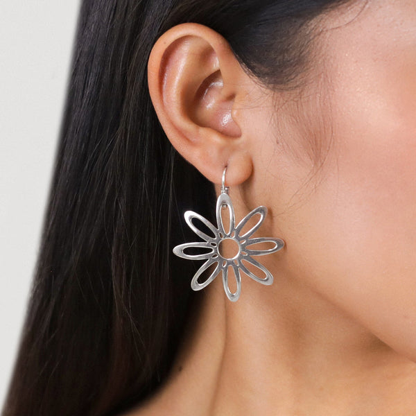 ORI TAO BLOOM openwork flower french hook earrings (silvered)