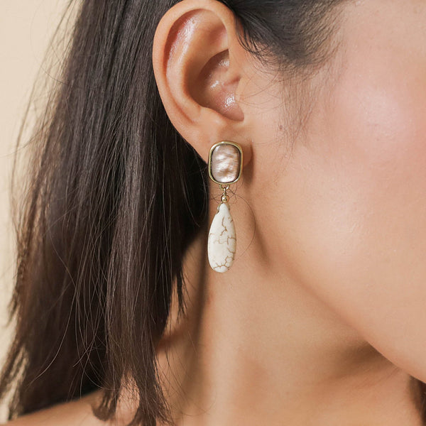 NATURE BIJOUX ALHAMBRA   post earrings with howlite dangle