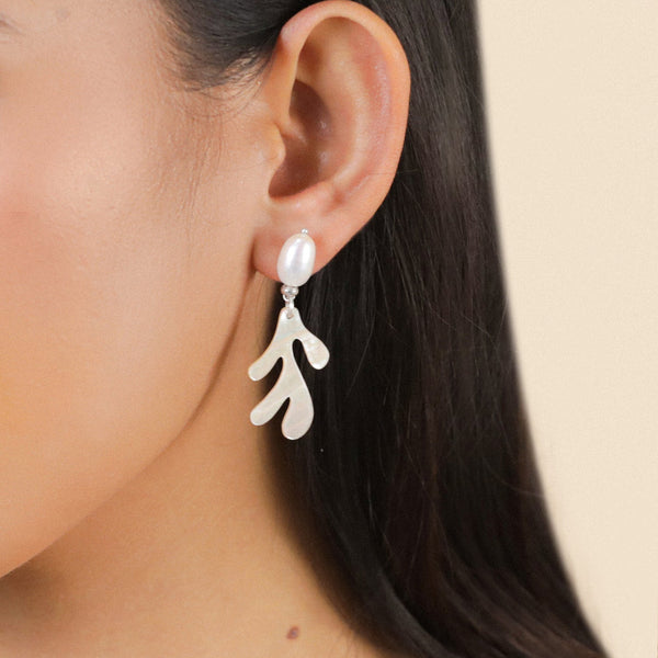 NATURE BIJOUX LES CYCLADES  post earrings with FWP top
