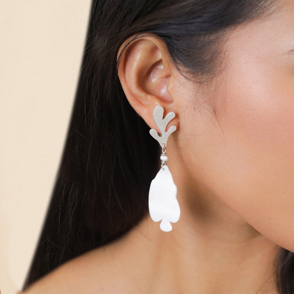 NATURE BIJOUX LES CYCLADES  post earrings with fish pendant