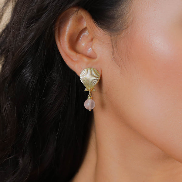 SPIAGGIA ROSA   post earrings with golden shell & rose quartz ER
