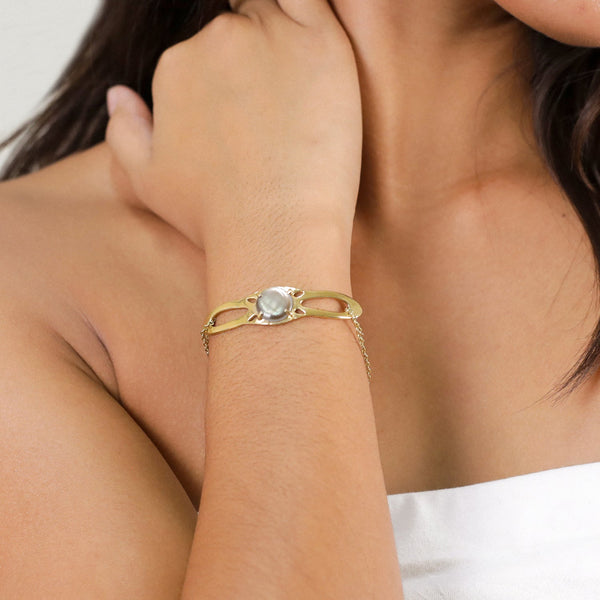 ORI TAO BLOOM  black lip golden bracelet