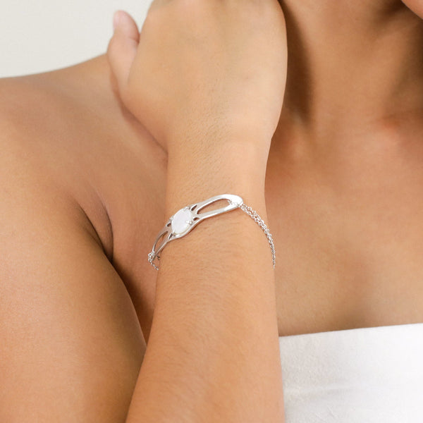 ORI TAO BLOOM white MOP silvered bracelet