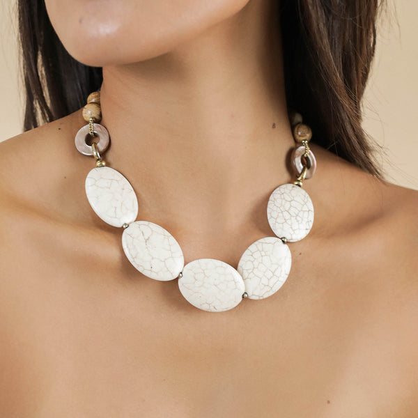 NATURE BIJOUX ALHAMBRA  5 howlite beads plastron necklace
