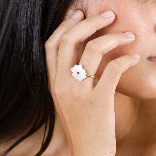 FRANCK HERVAL ANGELICA clover "MOP" ring